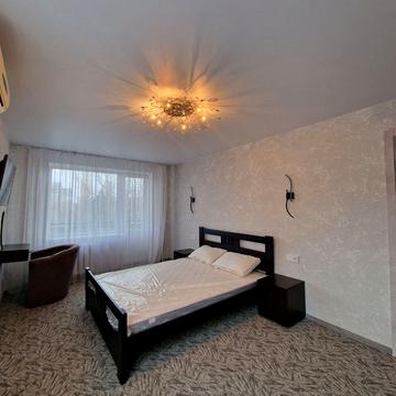 Бердянська вул., 1