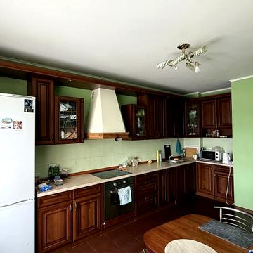 Ніжинська вул., 5