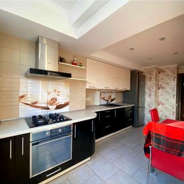 Академіка Корольова вул., 96