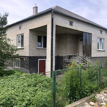 Петра Сагайдачного вул., 27