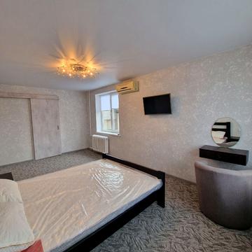 Бердянська вул., 1