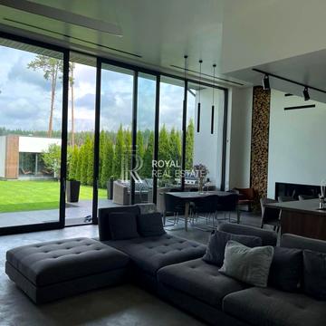 Молодіжна вул., 6