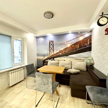 Товариська вул., 43