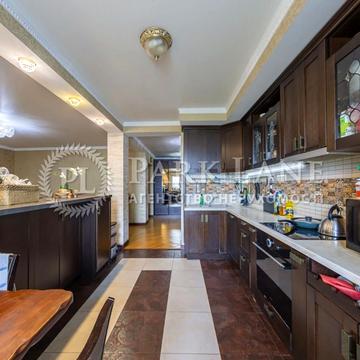 Василя Верховинця вул., 10