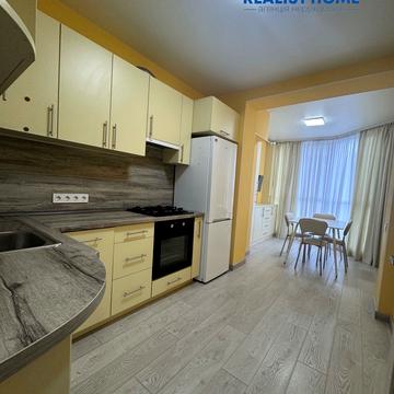 Яблунева вул., 18