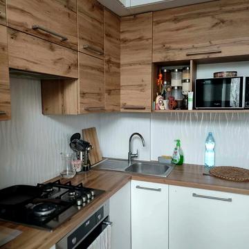 Скісна вул., 12