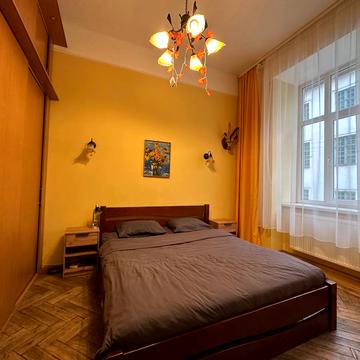 Сербська вул., 4