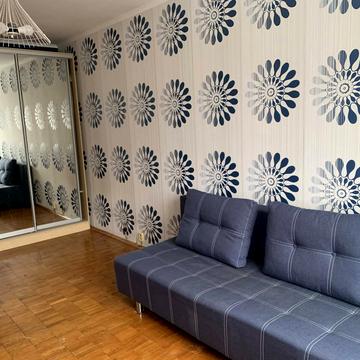 Оболонська пл. (Дружби Народів СРСР), 5