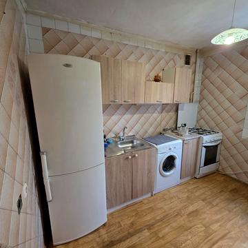 Автозаводська вул., 7