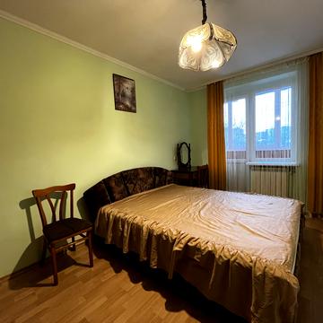 Пасічна вул., 18