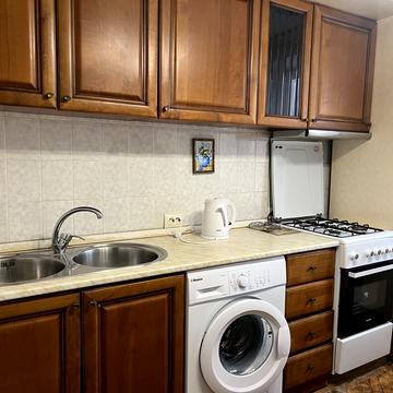 Сегедська вул., 2