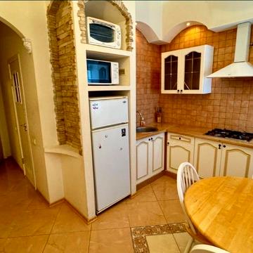 Володимирська вул., 37