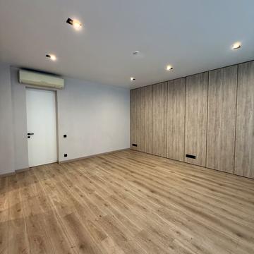 Літературна вул., 1а