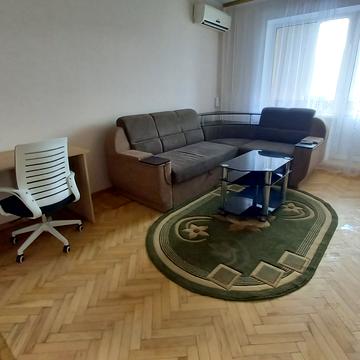 Миколи Бажана просп., 28