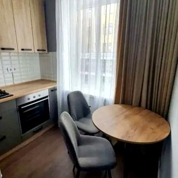 Гоголівська вул., 11