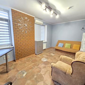 Бориса Гмирі вул., 17