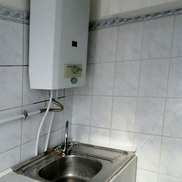 Каховська вул., 27