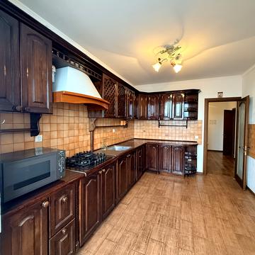 Угорницька вул., 16