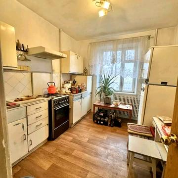 15 Квітня вул., 4