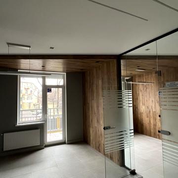 Михайлівська вул., (Будинок 1)