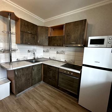 Анни Ахматової вул., 14-Б