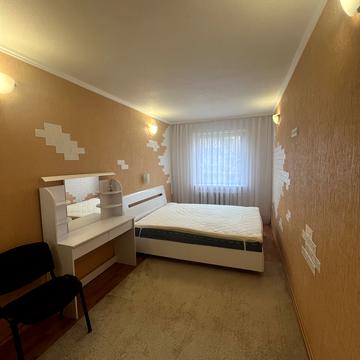 Батумська вул., 26