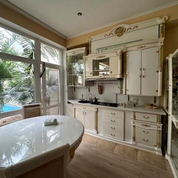 Окружна вул., 10