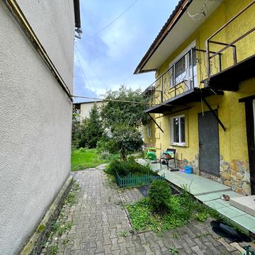 Академіка Грушевського вул.