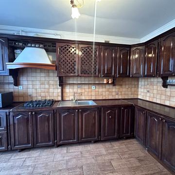 Угорницька вул., 16