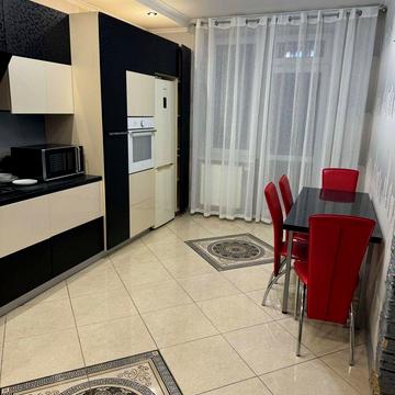 Гната Хоткевича вул., 14