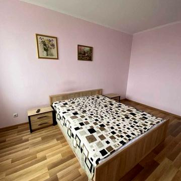 Миколи Бажана просп., 12