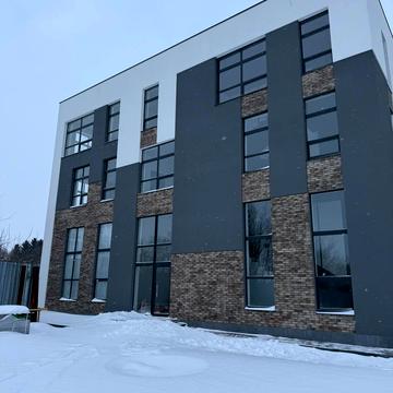 Молодіжна вул., 21б