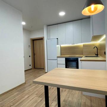 Космічна вул., 5