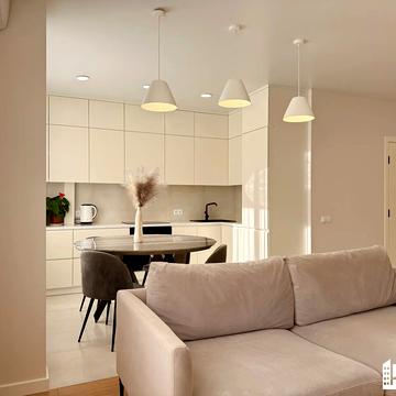 Європейська вул., 1