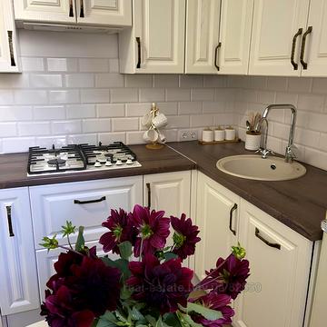 Гетьмана Петра Дорошенка вул. (), 3