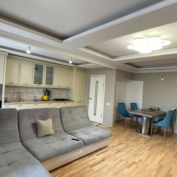 Набережна Перемоги вул., 42