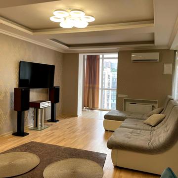 Набережна Перемоги вул., 42