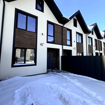 Вокзальна вул., 145