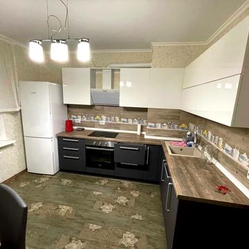 Академіка Глушкова просп., 9-Є