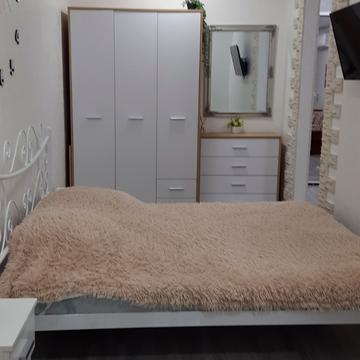 Набережна Перемоги вул., 42