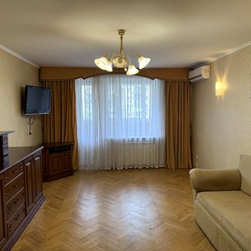 Валерія Лобановського просп. (Червонозоряний), 18