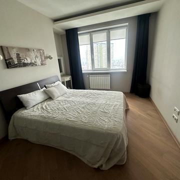 Юрія Шумського вул., 1