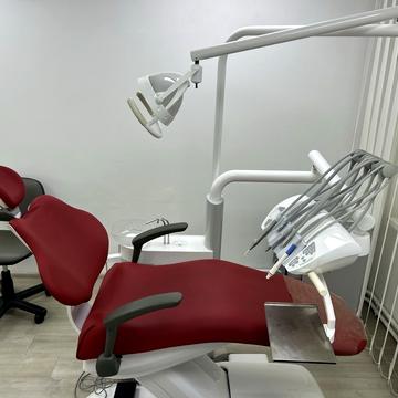 Академіка Грушевського вул., 38