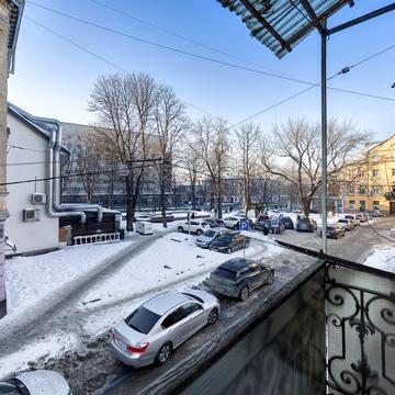 Лазнева вул., 8