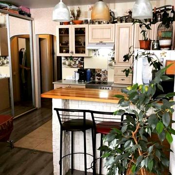 Парусна вул. (Героїв Сталінграду), 6