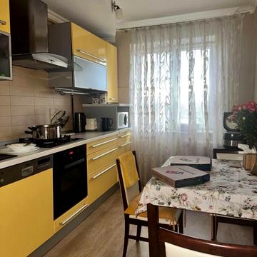 Захисників України вул. (1-го Травня), 5