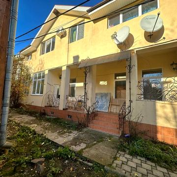 Міклоша Берчені вул., 32