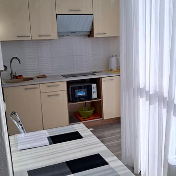 Набережна Перемоги вул., 44т