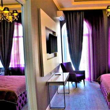 Велика Васильківська вул. (Червоноармійська), 26