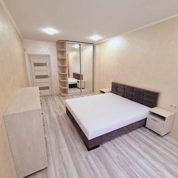 Володимира Великого вул. (Артема), 10в